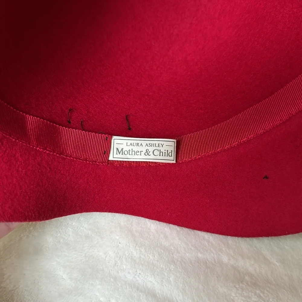 LAURA ASHLEY Vintage 80s Red Wool‎ Felt Hat Bowler Cloche UK Made Mother & Child